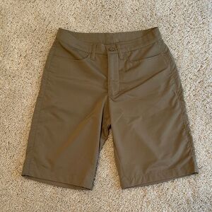 Under Armour khaki Heat gear golf  Shorts 30x10